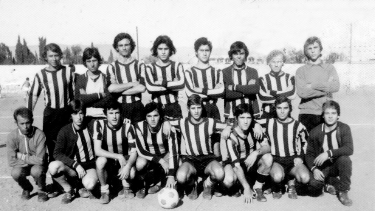 El gran Juanico Ros con su chándal de ‘mister’ con uno de los equipos del Valdivia