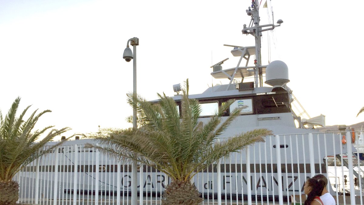 Patrullera italiana en el Puerto de Almería