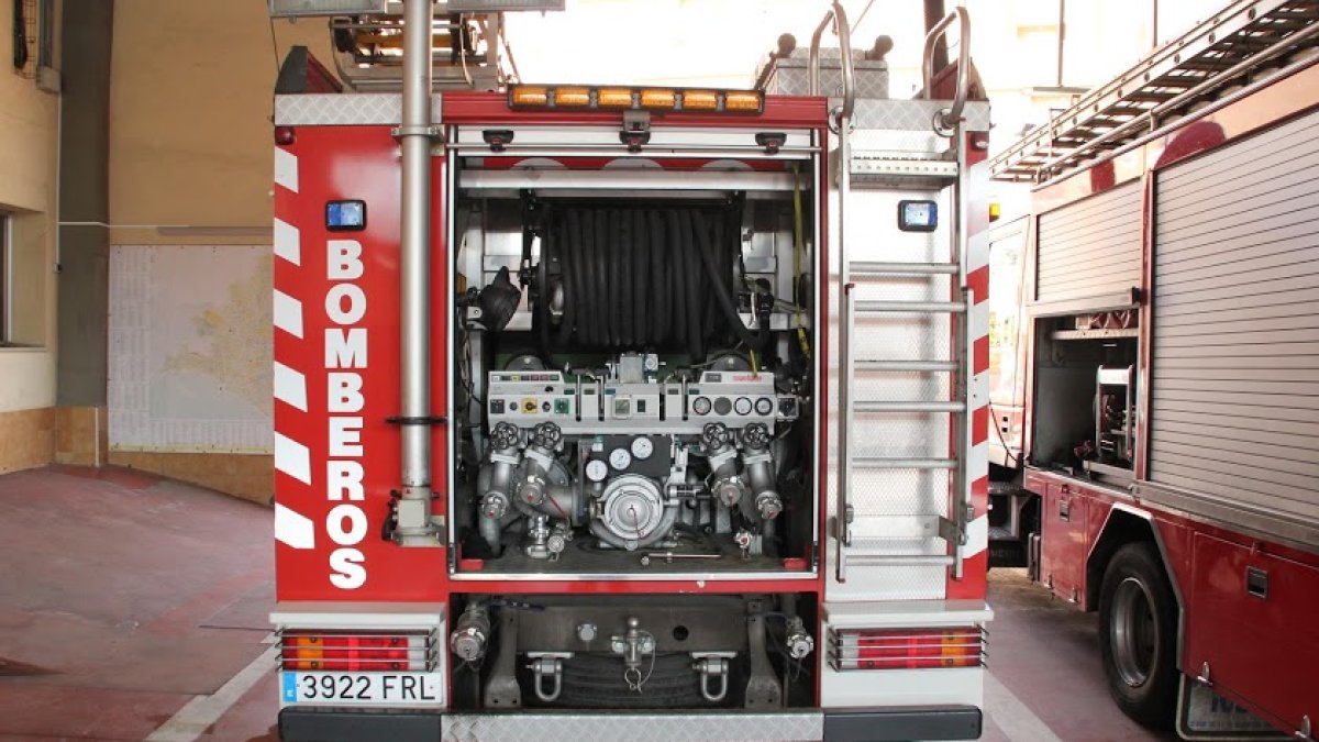 Parte trasero de un vehículo de bomberos.