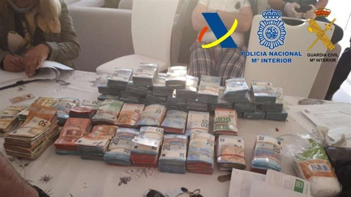 Dinero requisado a los narcotraficantes.