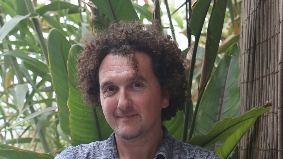 Ángel L. Vicente es promotor, productor discográfico y manager.