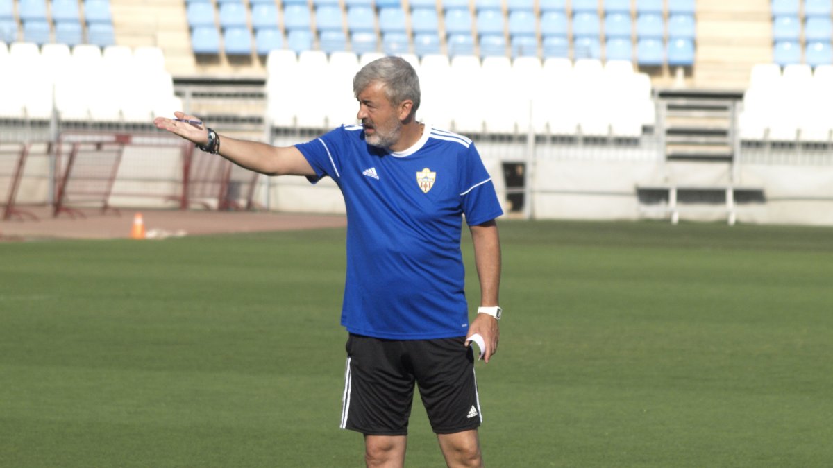 El nuevo entrenador espera mucho de sus jugadores.