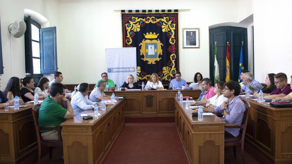 Celebración del pleno en el Ayuntamiento de Níjar.
