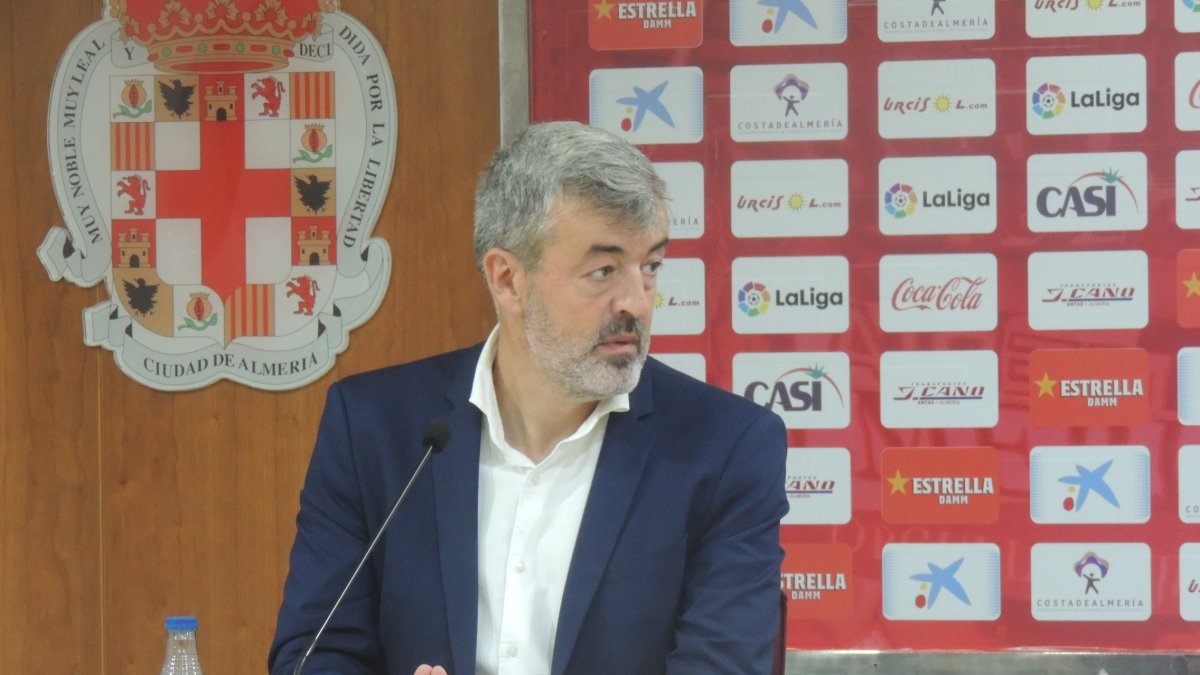 Más de un mes sin hablar lleva el preparador rojiblanco.