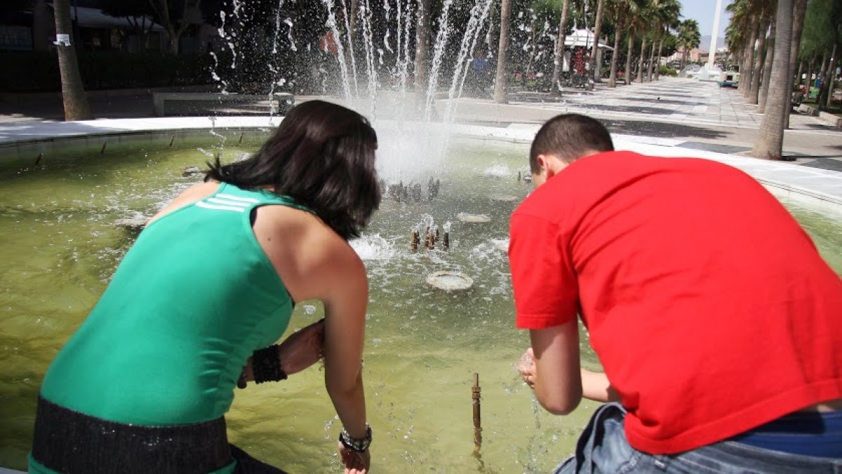Es preferible no salir a la calle en las horas centrales del día.
