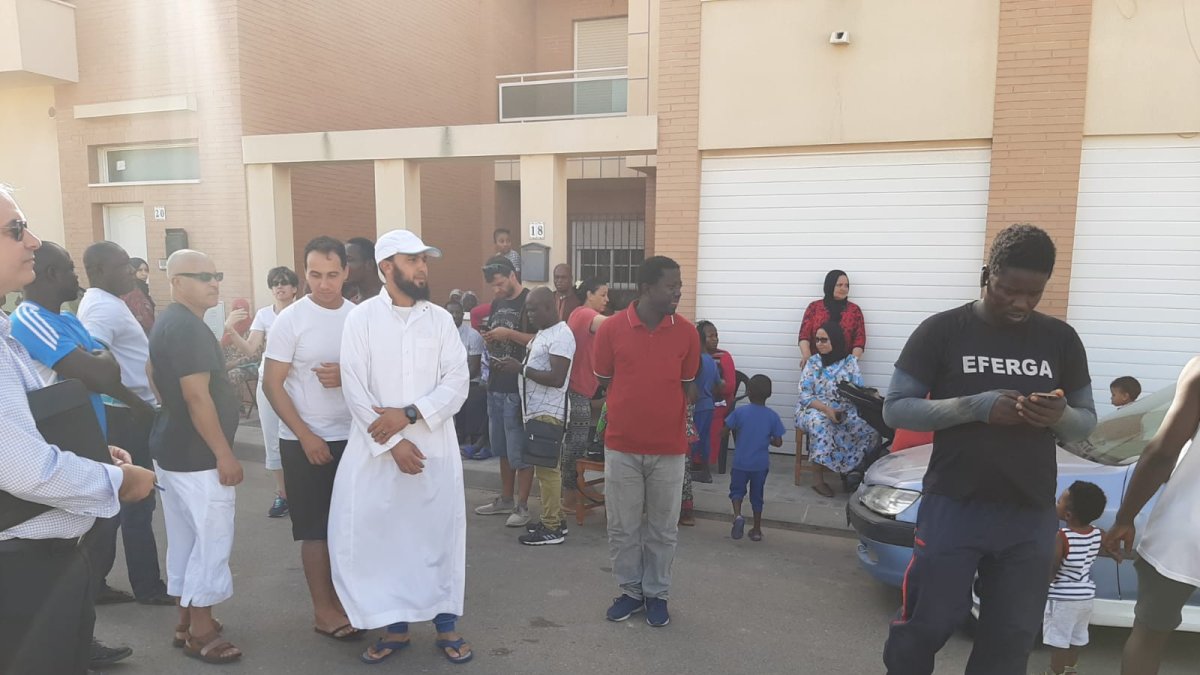 Niños y adultos concentrados en San Isidro este lunes