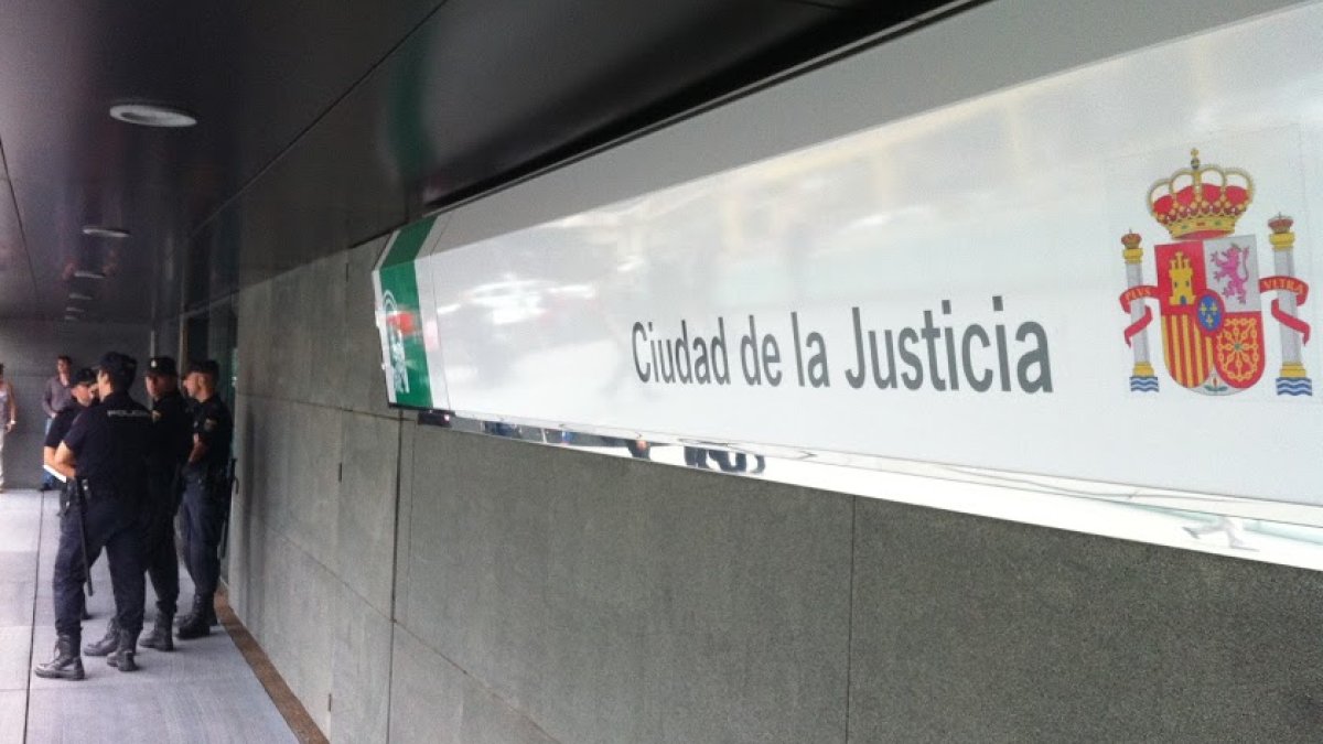 Condenados dos promotores a indemnizar a una treintena de compradores extranjeros de casas ilegales en Almería