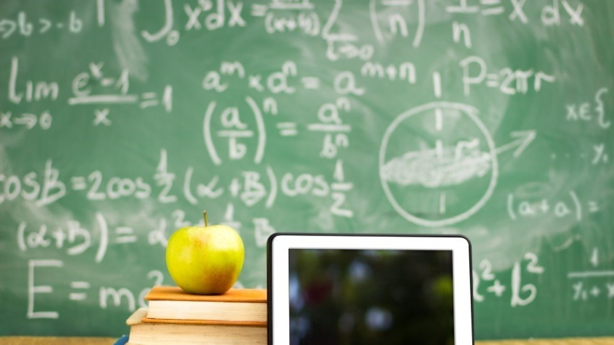 la junta  quiere conectar todos los centros a internet por bandas ultrarrápidas.