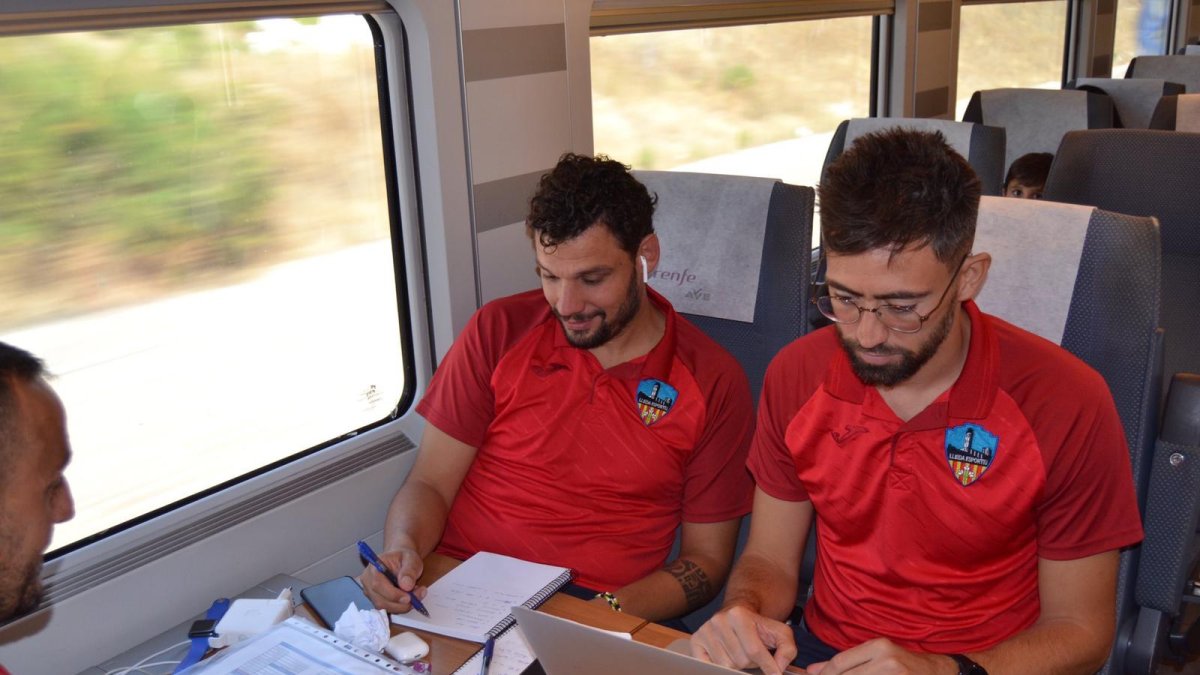 Jorge Garcés con Molo, entrenador del Lleida.