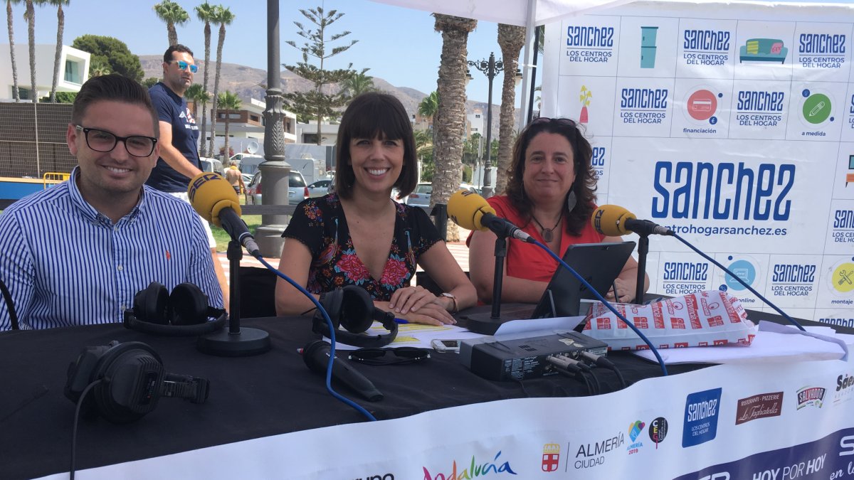 El concejal de Medio Ambiente, José Luis Llamas, Marta Rodríguez y la técnico Mar Verdejo