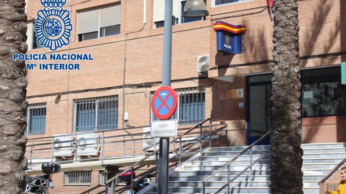 Los hechos tuvieron lugar en la Comisaría de El Ejido.