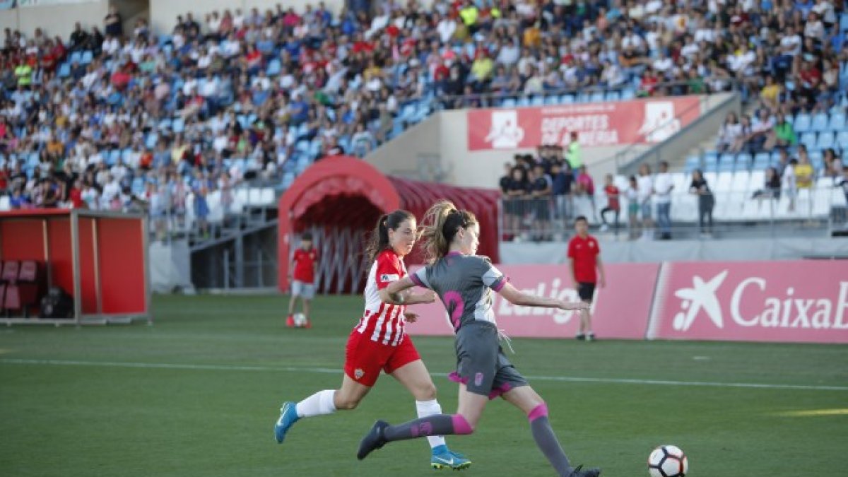 El Almería Femenino congregó a 2.000 persona en el Play Off.