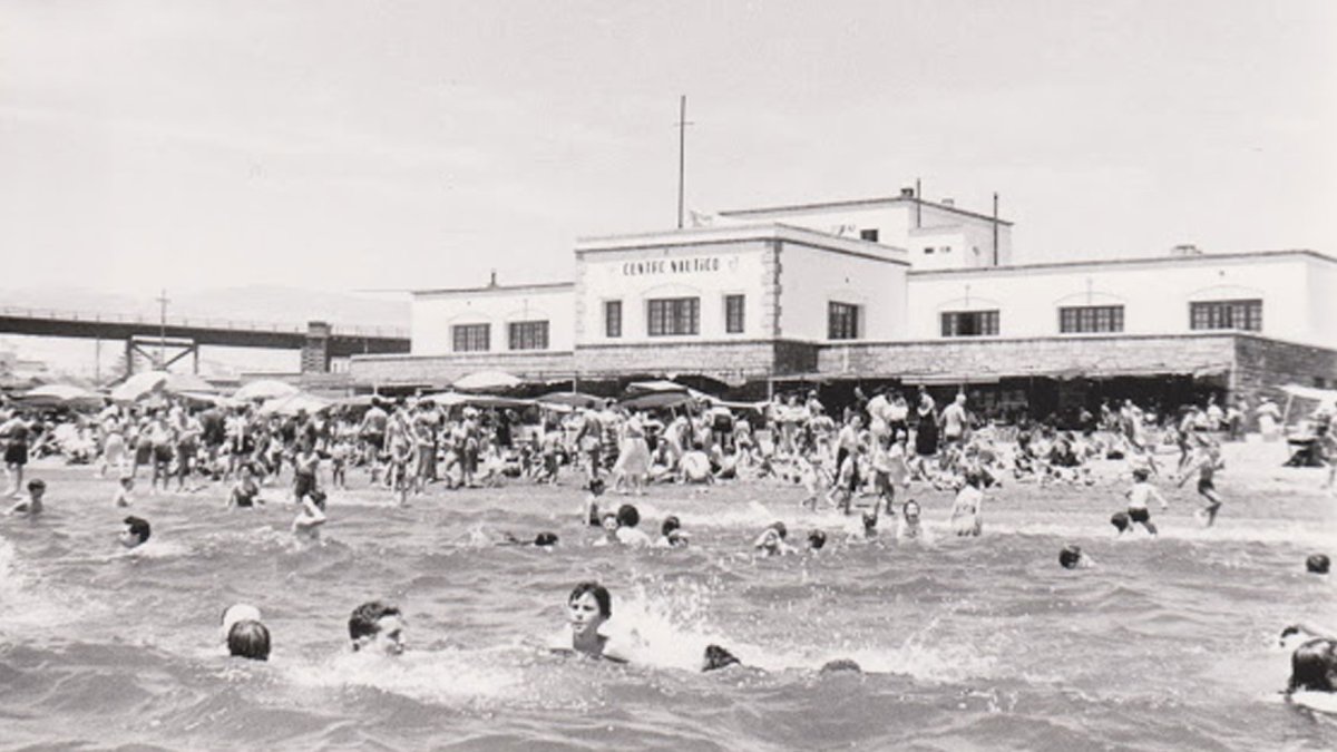 La playa del club náutico.