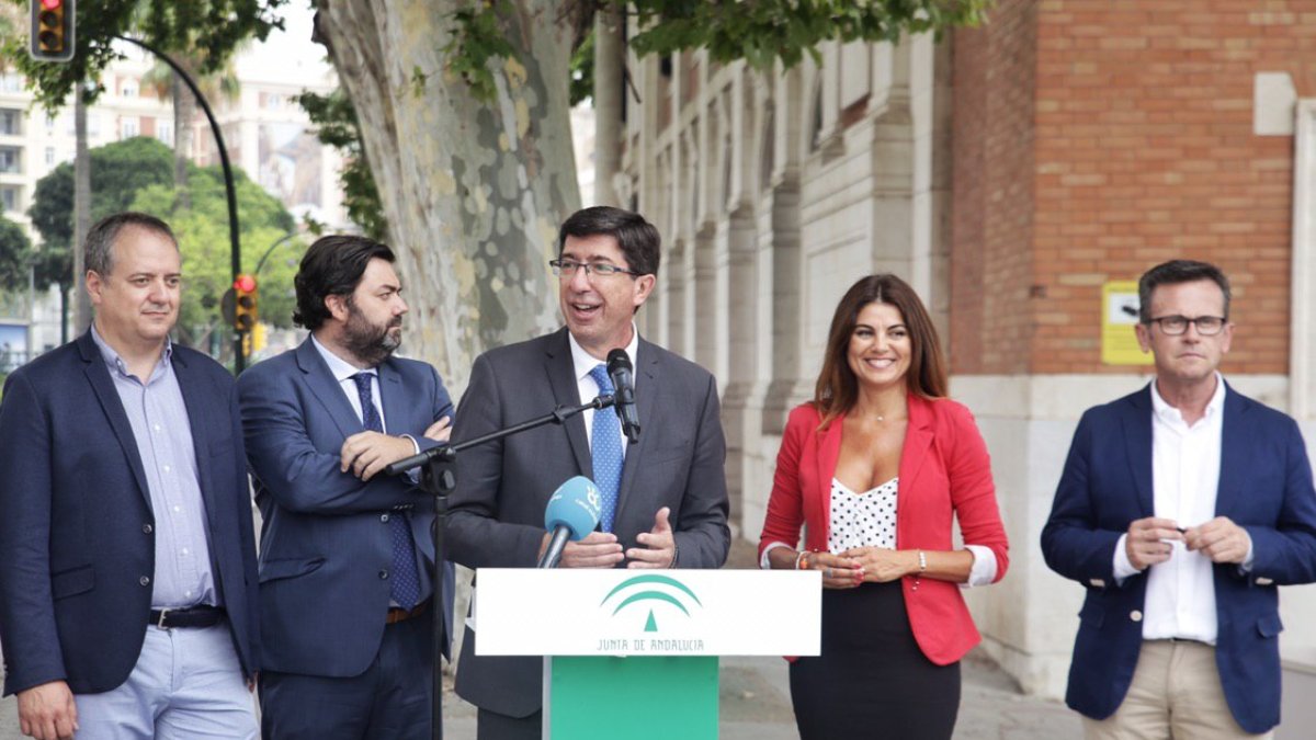 Delgado, a la izquierda, junto a Juan Marín.