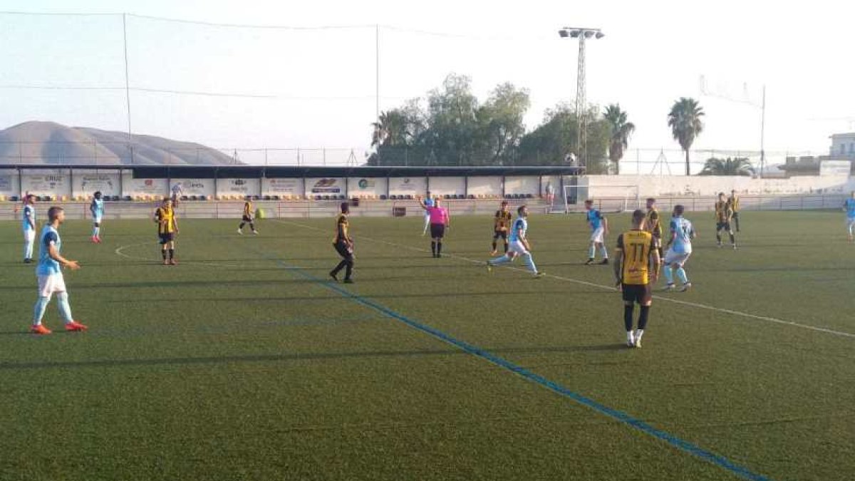 Una jugada del partido.