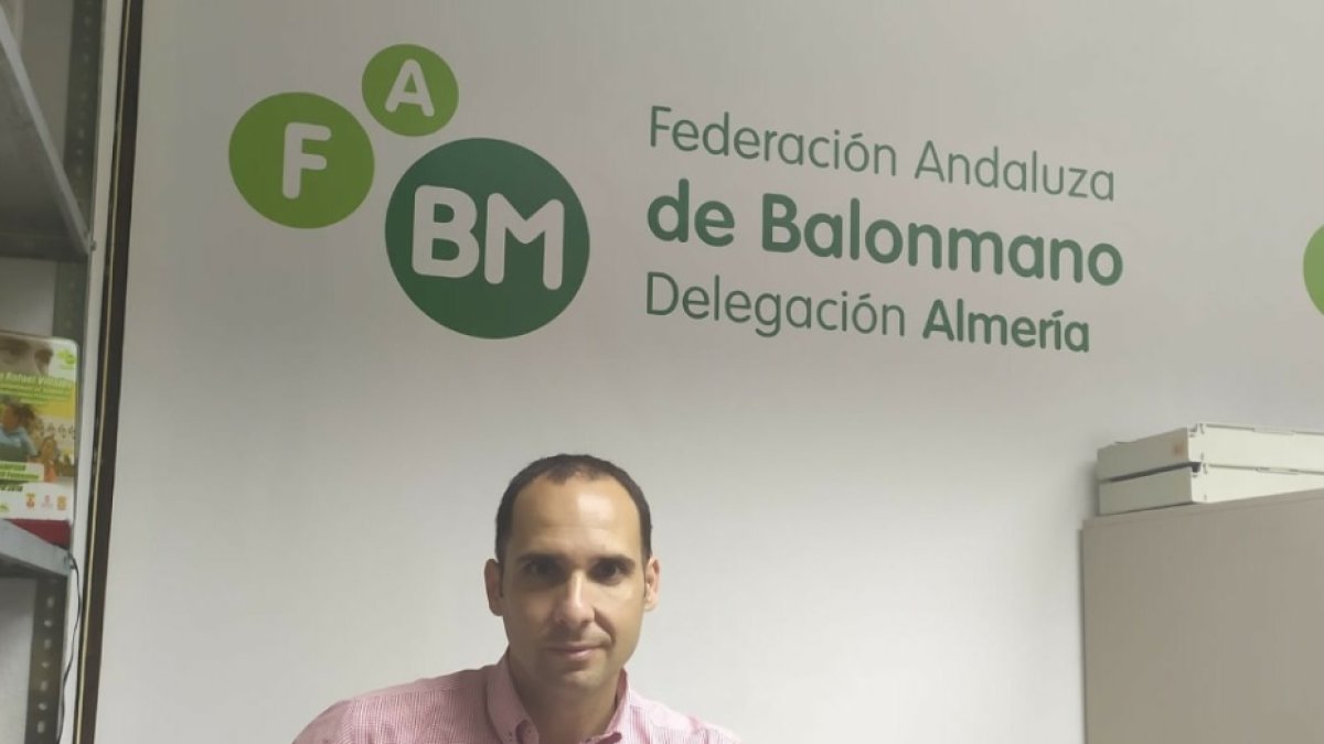 Sebastián Fernández en la Delegación de Almería.