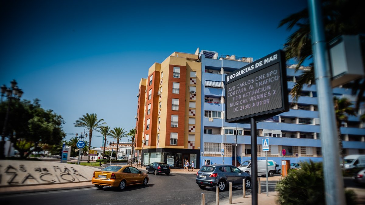 Imagen de uno de los paneles informativos instalados en Roquetas de Mar.