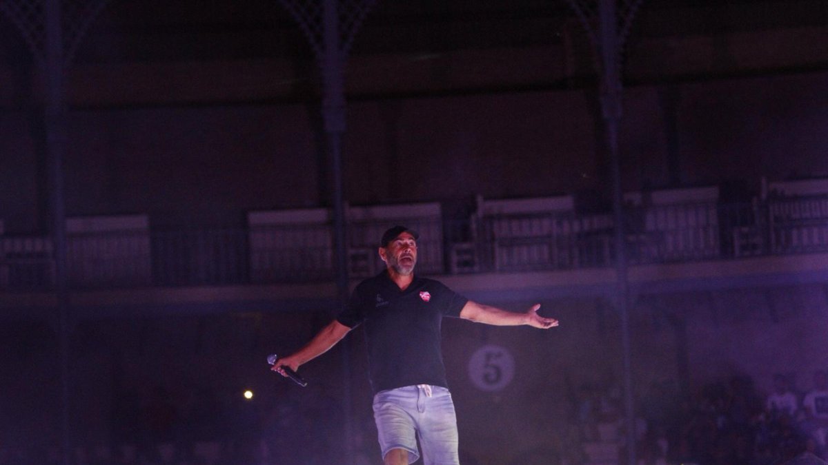 Javi Rufete sabe conectar con la afición.