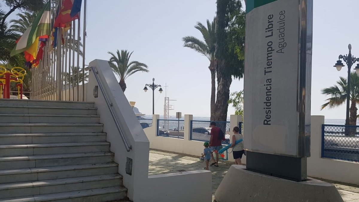 Entrada de la Residencia de Tiempo Libre de Aguadulce.