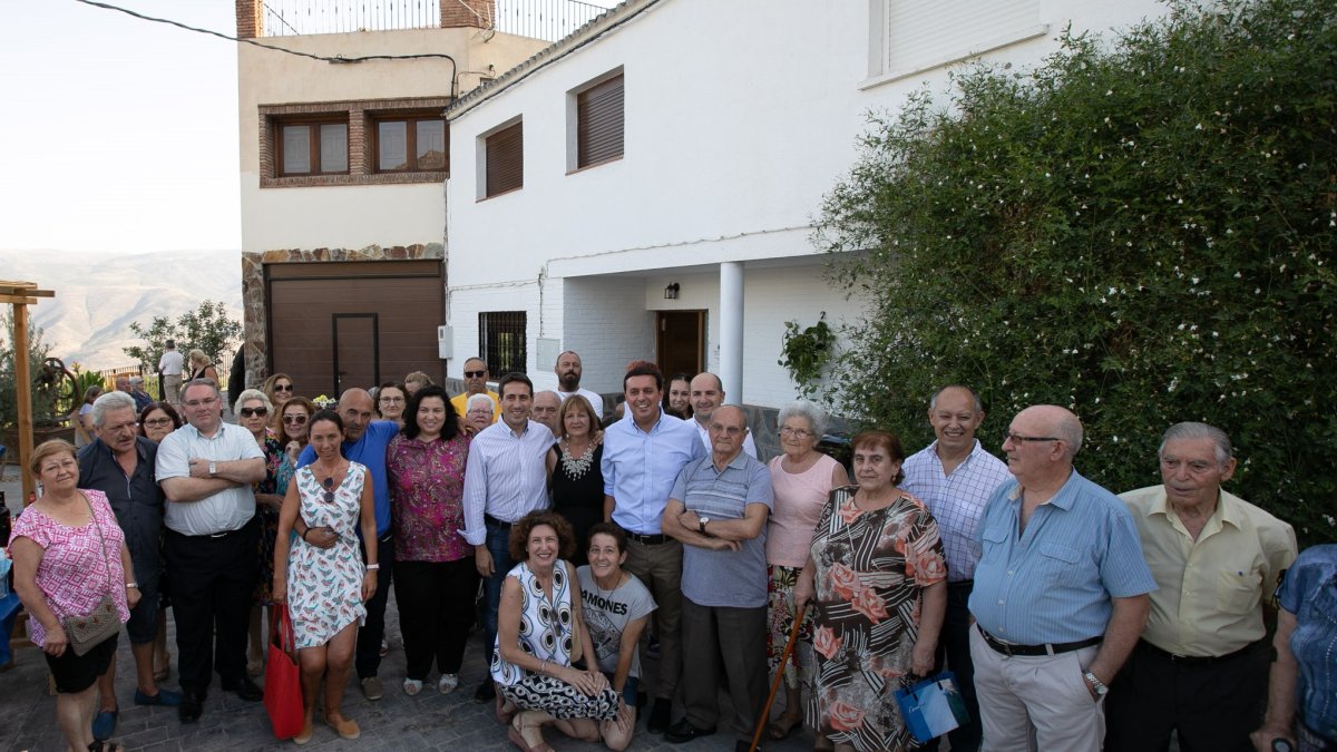 Inauguración del Albergue Municipal con la presencia de vecinos y autoridades.