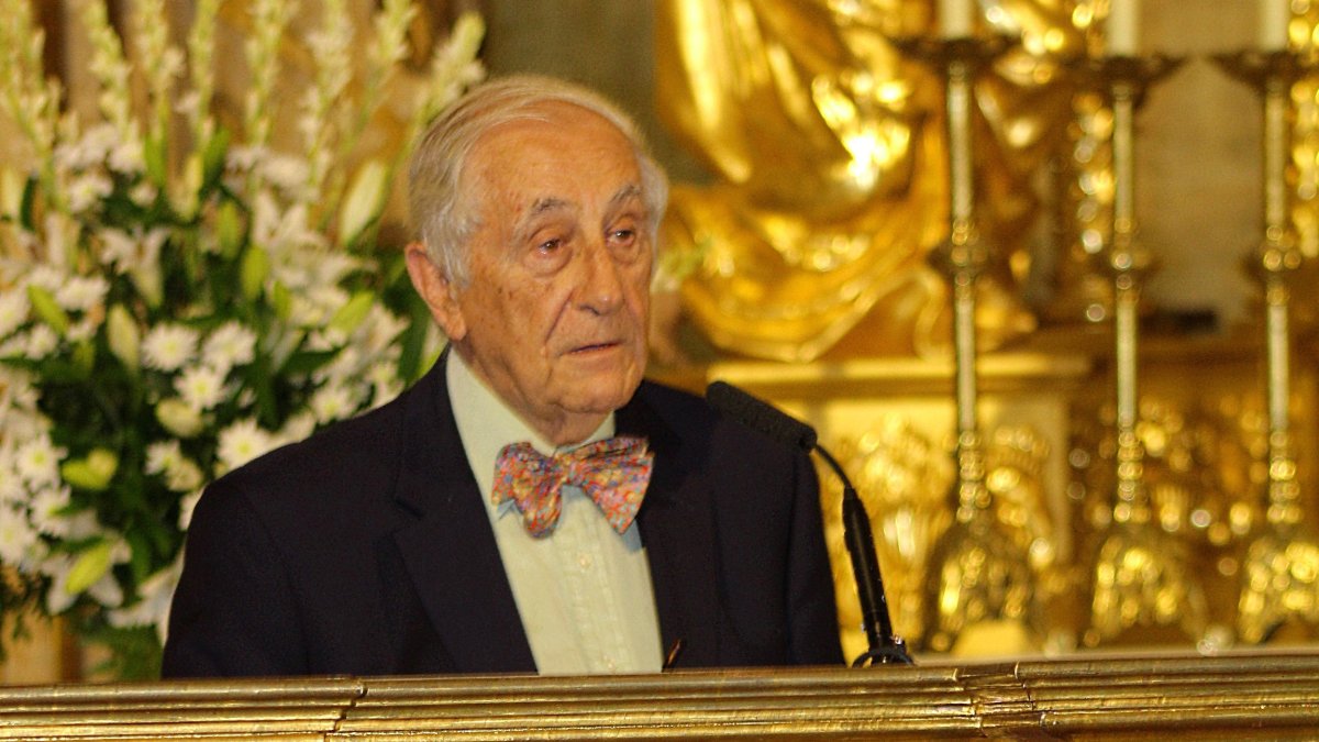 El diplomático almeriense Inocencio Félix Arias Llamas durante su pregón a la Virgen del Mar.