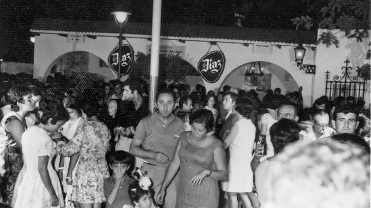 La Caseta de los Díaz  en el año 1973, cuando se montaba en el corazón del Parque Nuevo.