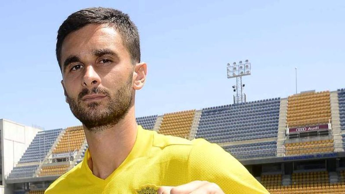 Iván Kecojevic con la camiseta del Cádiz.