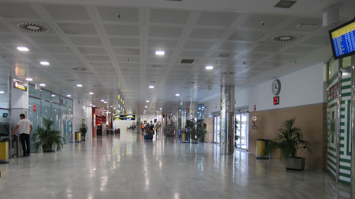 Vestíbulo de salidas del aeropuerto de Almería
