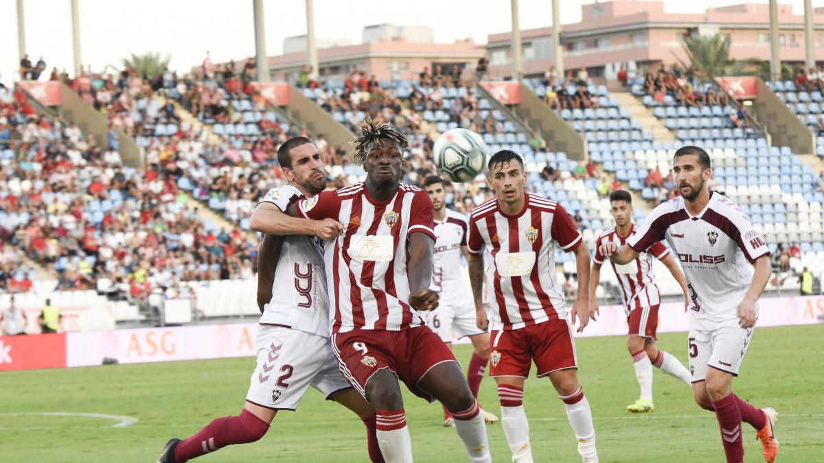 Una jugada del partido.