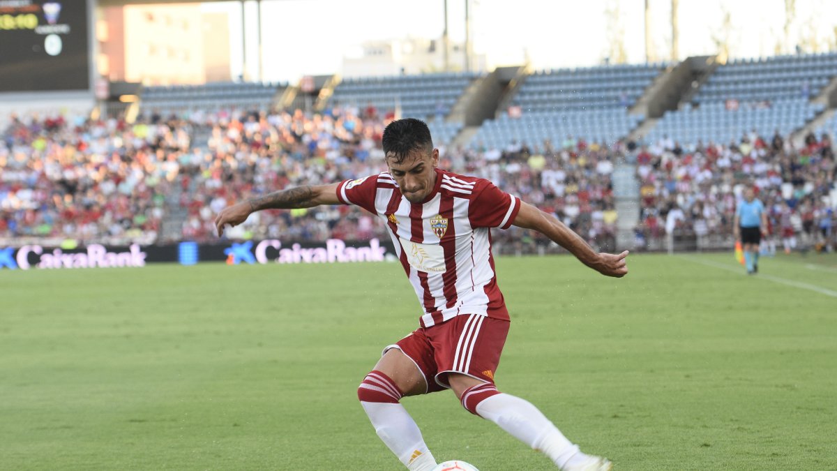 Gaspar en acción en el Almería-Albacete.