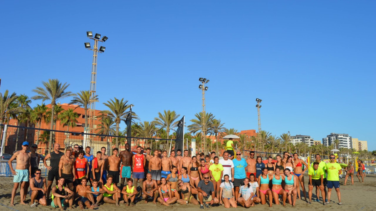Foto de familia con los ganadores del torneo.