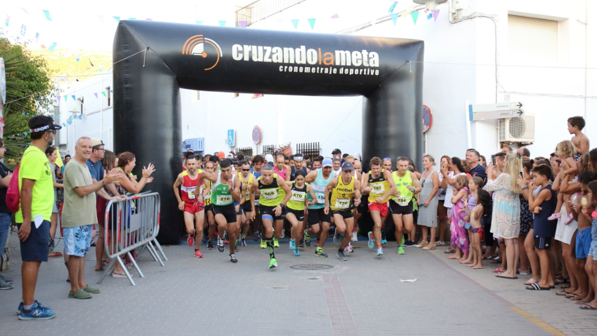 Los participantes tomando la salida.