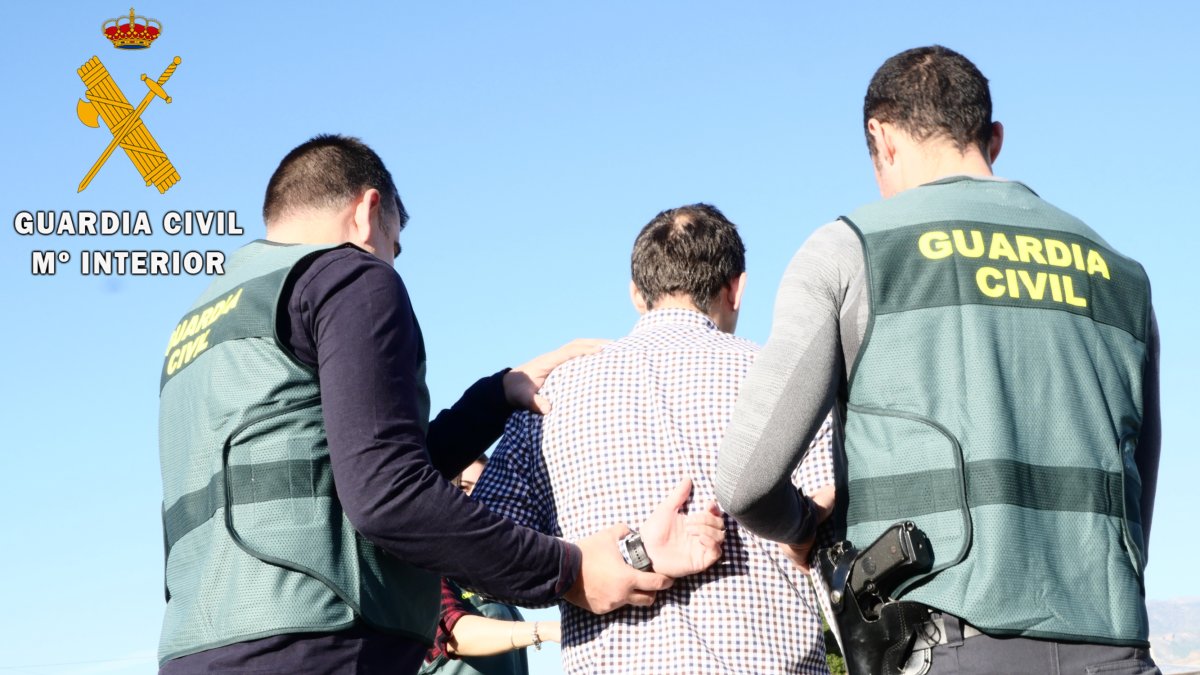 Momento de la detención del presunto autor del apuñalamiento.