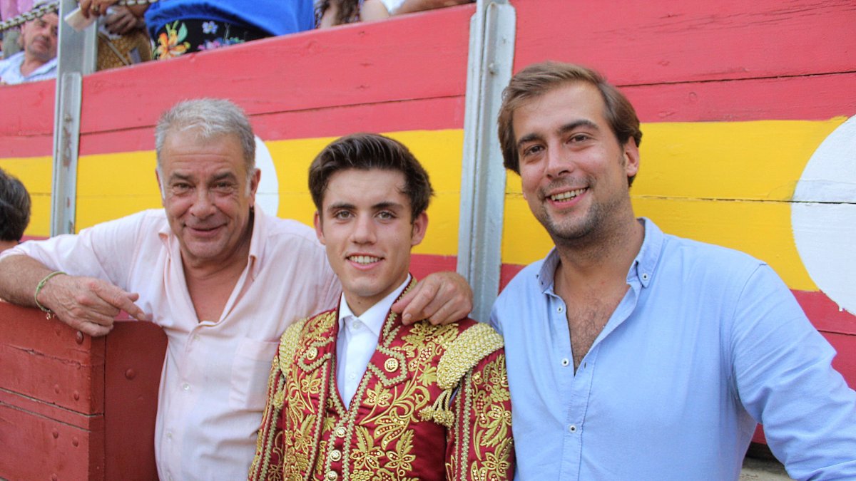 Óscar Martínez y su hijo, Guillermo, Casa Chopera, con el rejoneador Guillermo Hermoso de Mendoza.