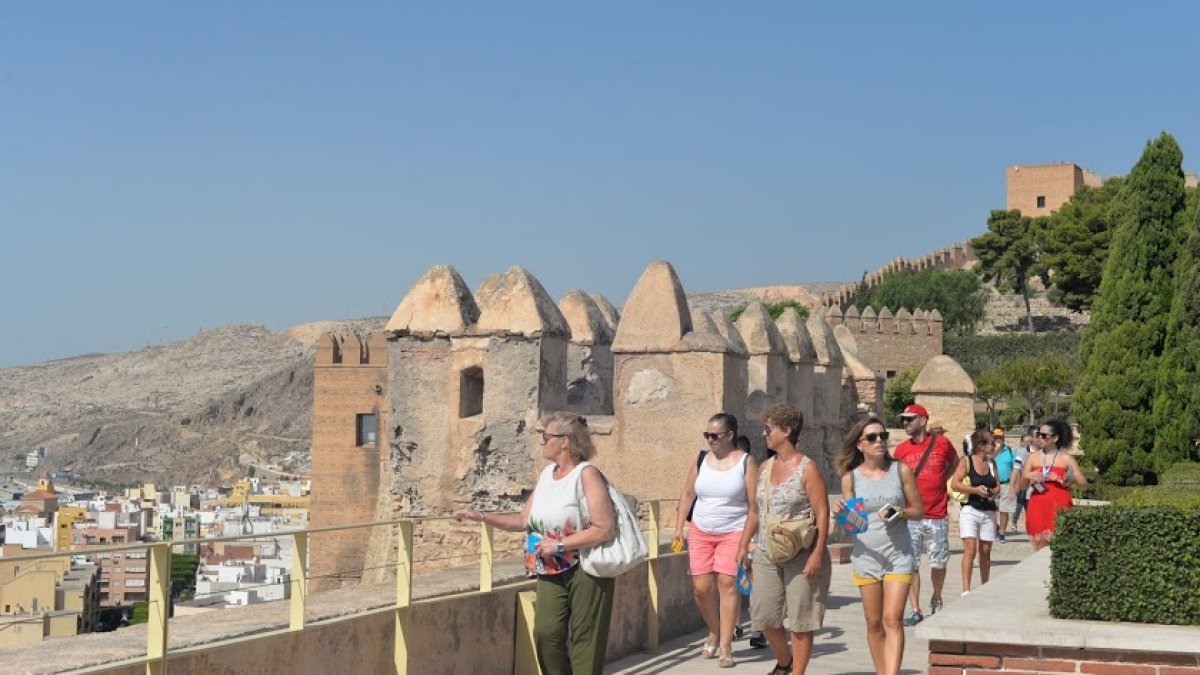 Visitantes en La Alcazaba, en una imagen de archivo.