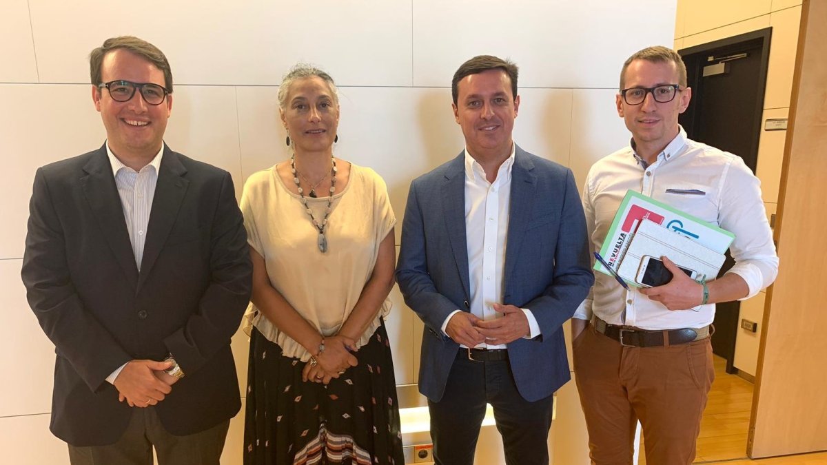 La reunión entre la Diputación Provincial de Almería y la Asociación Española contra la Despoblación ha sido en el Congreso de los Diputados.