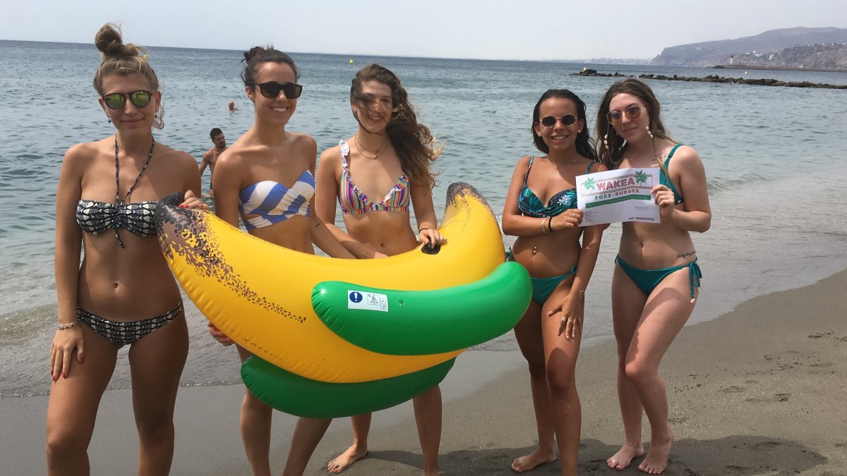 Las madrileñas Ana, Carlota, Noelia, Laura y Bea, ganaron un cheque PokerBurger