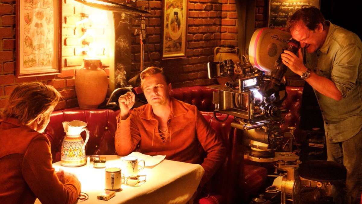 Escena ambientada en Almería con los actores protagonistas y Tarantino.