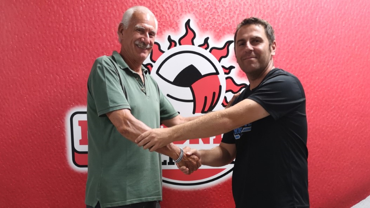 El nuevo entrenador con el presidente del club Francisco José Sáez.