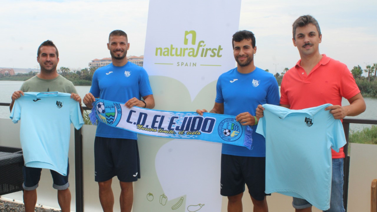 Presentación de dos jugadores celestes.