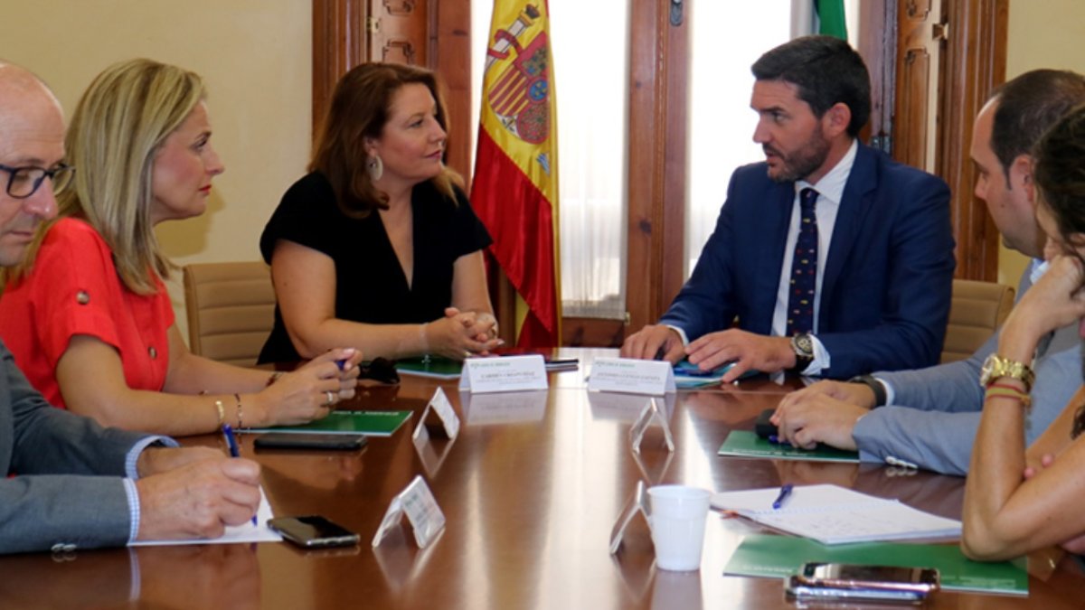 Reunión de Carmen Crespo y Antonio Luengo en Almería