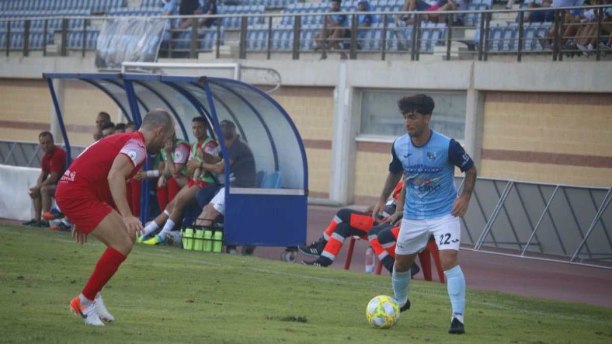 Óscar Lozano en el partido de la primera jornada.