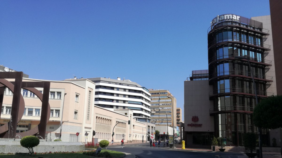 Sede central del Grupo Cooperativo Cajamar en la Plaza Barcelona de Almería