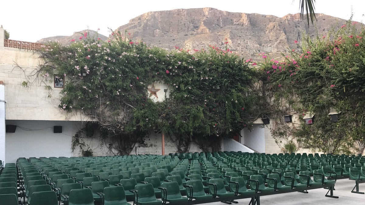 Instalaciones de los cines de verano en Aguadulce.