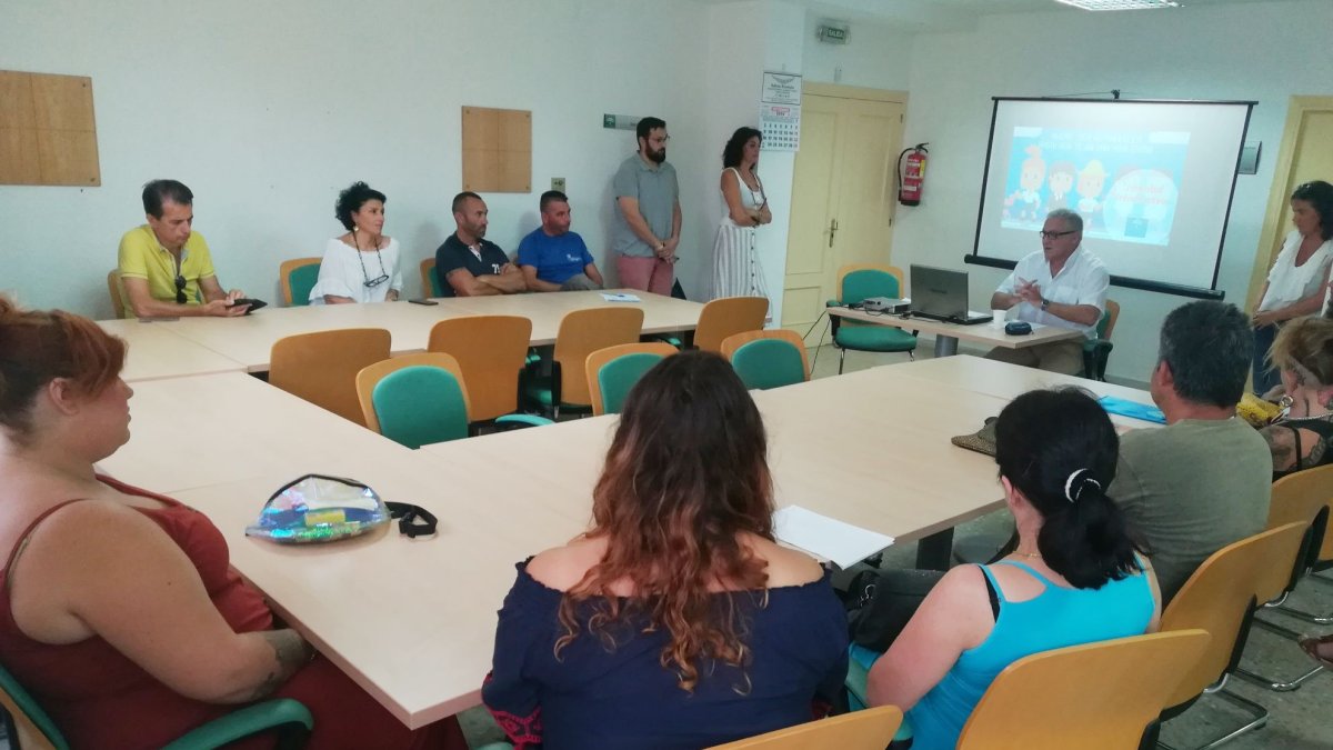 Inauguración del ciclo de jornadas informativas en el CADE de Pechina.
