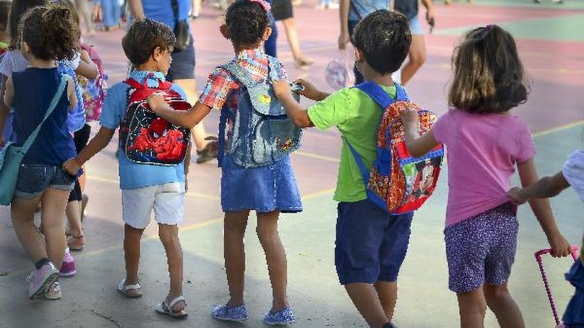 Niños en su regreso a las aulas.