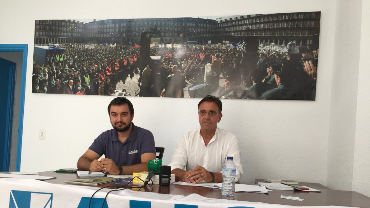 Victor Vega y Javier Torrella, durante su intervención en Almería.