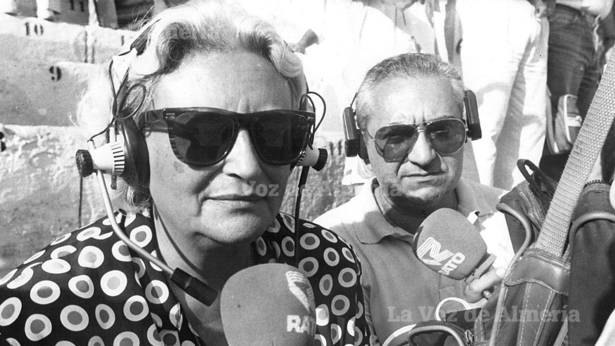 Diego García con la prestigiosa locutora taurina Mariví Romero, en agosto de 1990.