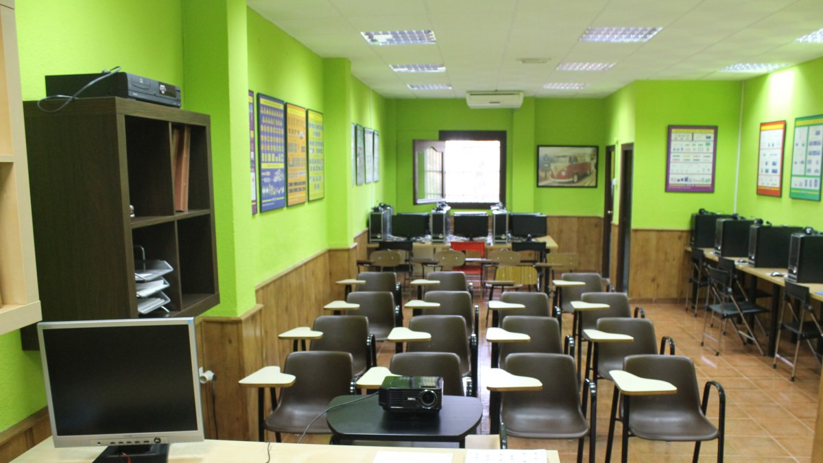 Instalaciones de Autoescuela Rivera en El Alquián.