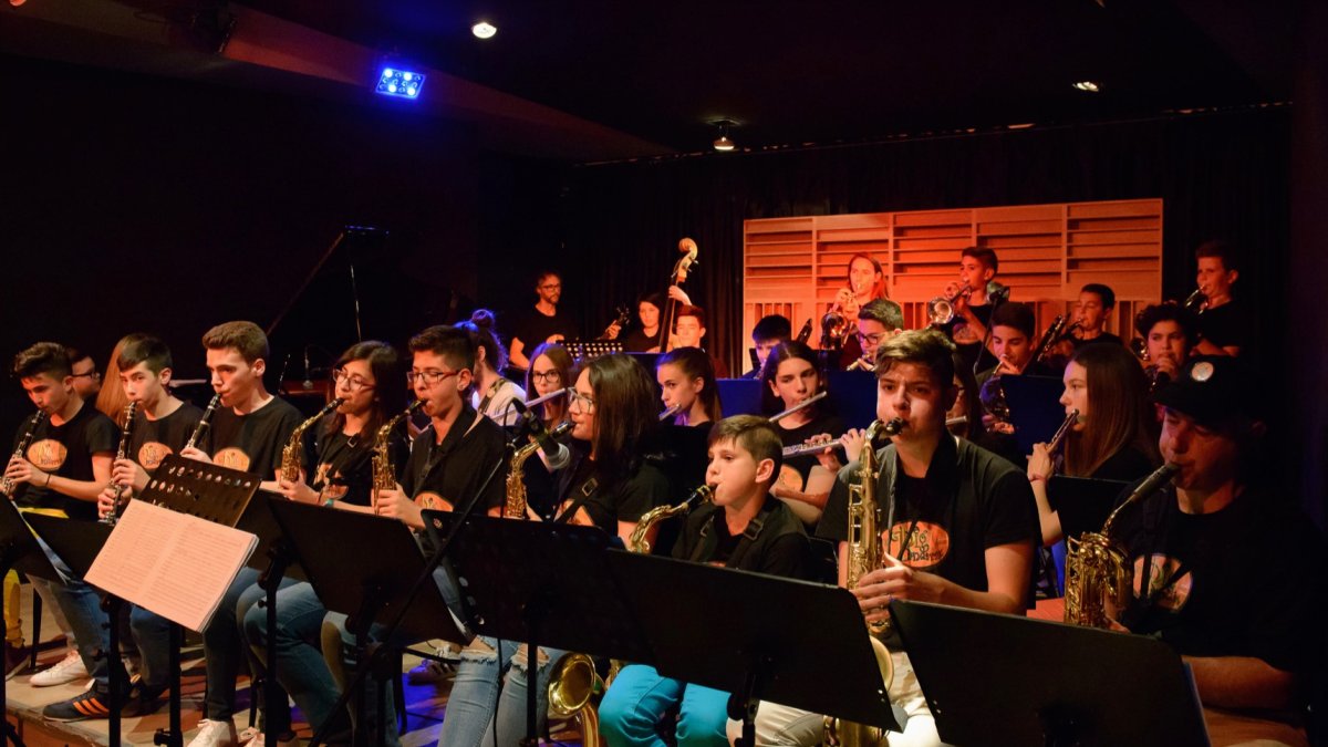 La Big Bandarax durante un concierto en la sala de Oliveros.